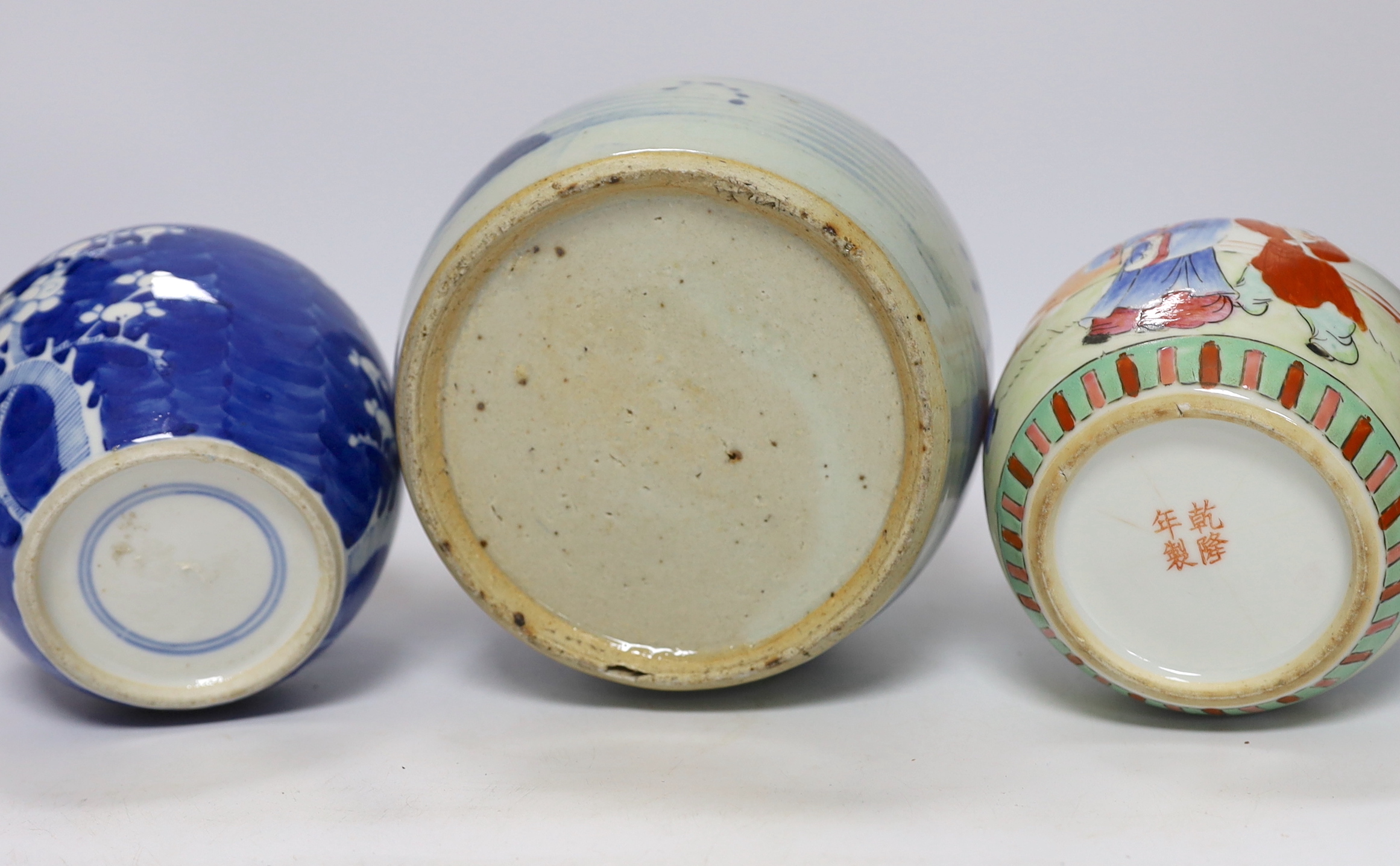 A collection of Chinese ceramics including an early 20th century famille rose crackle glazed vase (6)